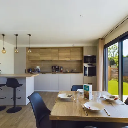 Pour 4 - Domaine Avec Piscine בקתה *